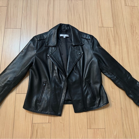Leather jacket women’s Medium. - Picture 3 of 8